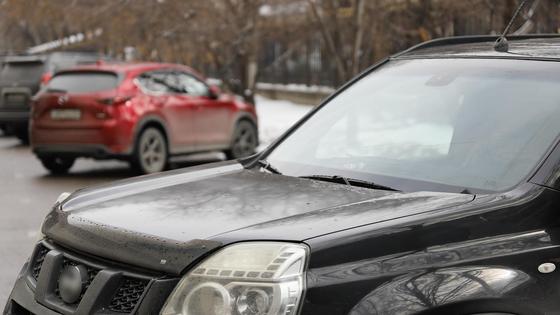 автомобиль стоит на стоянке автомобиль стоит на стоянке