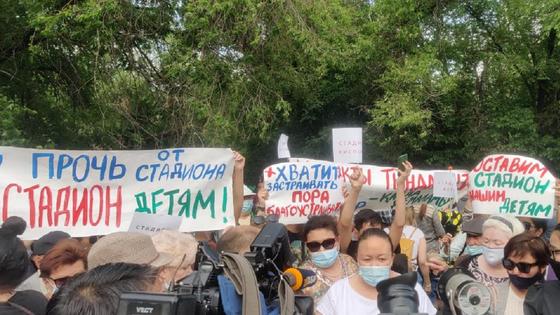Люди вышли на протест Люди вышли на протест