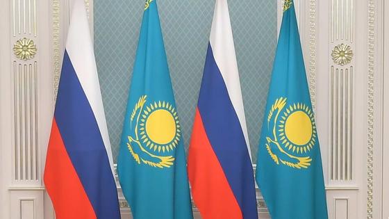 Флаги России и Казахстана Флаги России и Казахстана