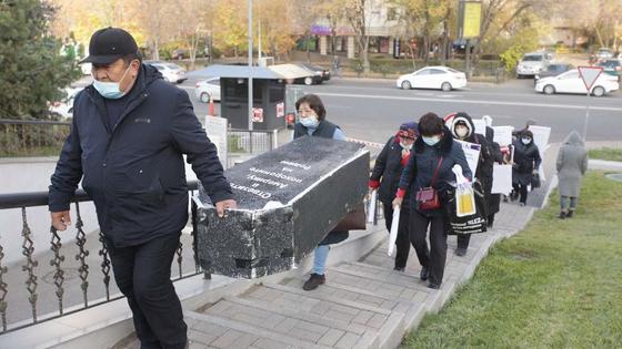 Борат пикет Борат пикет