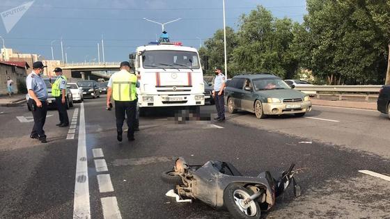 Полиция на месте аварии в Алматы Полиция на месте аварии в Алматы