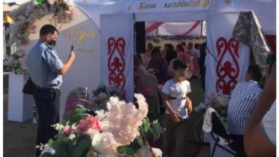 Атырауда карантин кезінде өтіп жатқан той Атырауда карантин кезінде өтіп жатқан той