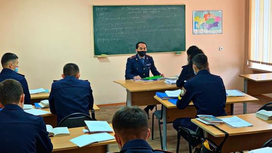 Полицейские учат правила Полицейские учат правила
