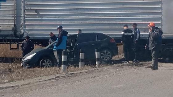 Автомобиль, сбитый поездом в СКО Автомобиль, сбитый поездом в СКО