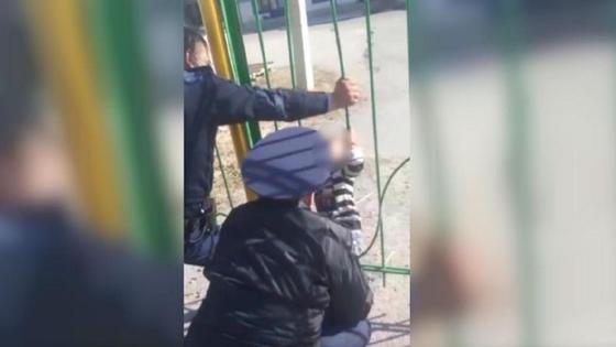 Полицейлер төрт жасар баланы құтқарып қалды Полицейлер төрт жасар баланы құтқарып қалды