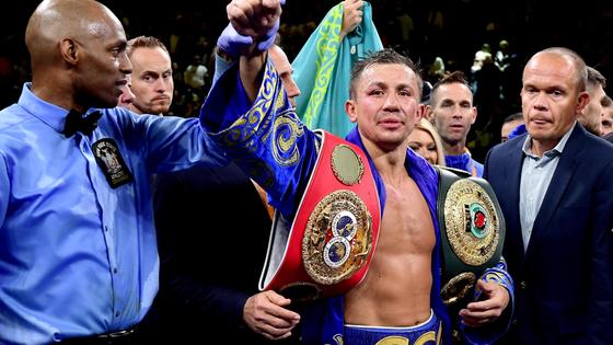 Геннадий Головкин с чемпионскими поясами Геннадий Головкин с чемпионскими поясами