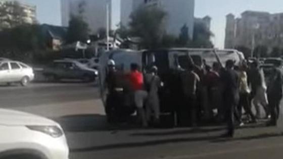 Внедорожник перевернулся в Актау Внедорожник перевернулся в Актау