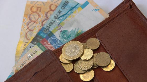 Деньги лежат в бумажнике Деньги лежат в бумажнике