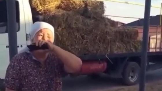 Егіліп жылаған маңғыстаулық ана Егіліп жылаған маңғыстаулық ана