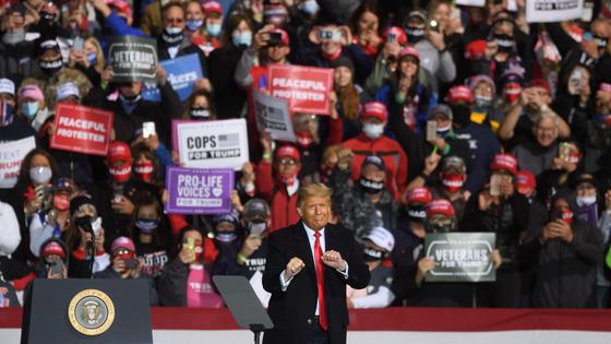 Дональд Трамп на встрече с избирателями Дональд Трамп на встрече с избирателями