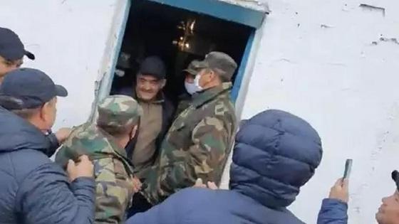 Албек Ибраимовтың түрмеден шығу сәті Албек Ибраимовтың түрмеден шығу сәті