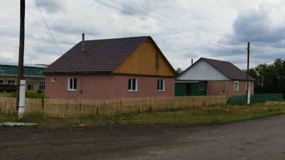Дом возле дороги Дом возле дороги