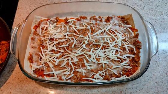 лазанья из лаваша с колбасой помидором и сыром. Смотреть фото лазанья из лаваша с колбасой помидором и сыром. Смотреть картинку лазанья из лаваша с колбасой помидором и сыром. Картинка про лазанья из лаваша с колбасой помидором и сыром. Фото лазанья из лаваша с колбасой помидором и сыром