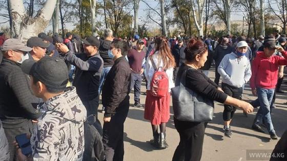 Митингующие пытались перекрыть движение Митингующие пытались перекрыть движение