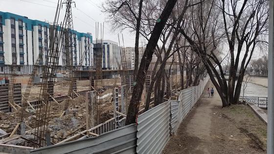 Стройка на набережной Стройка на набережной