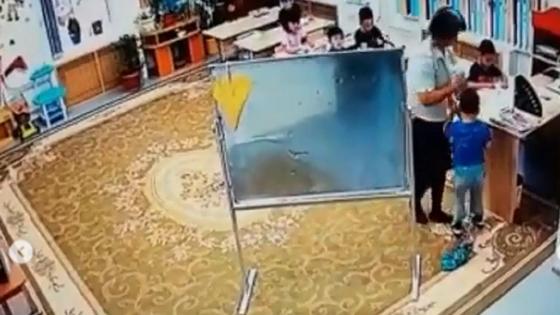 Воспитательница детсада бьет ребенка Воспитательница детсада бьет ребенка