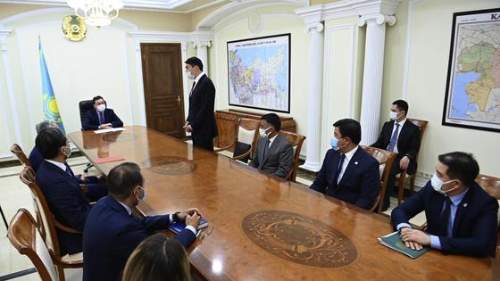 Мырзағалиевті таныстырды1 Мырзағалиевті таныстырды1