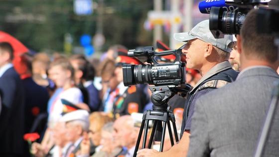 Репортеры снимают сюжет Репортеры снимают сюжет