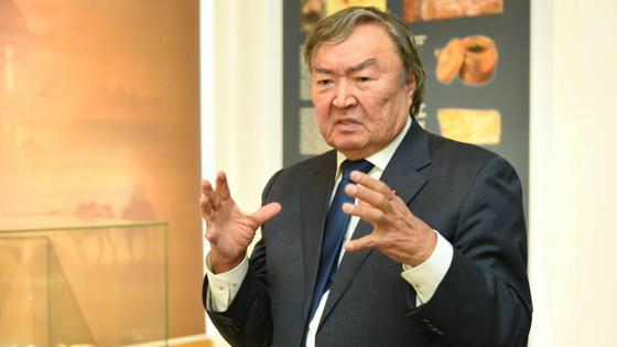 Олжас Сүлейменов Олжас Сүлейменов