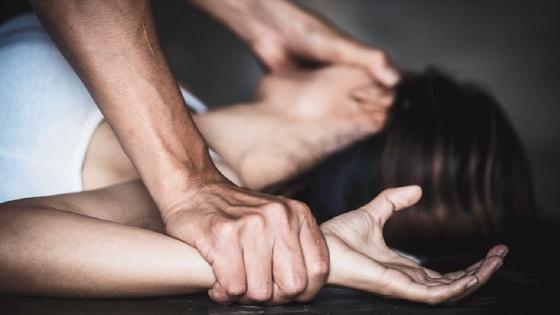 Өгей әкесі зорлады деген күдікке ілінді Өгей әкесі зорлады деген күдікке ілінді