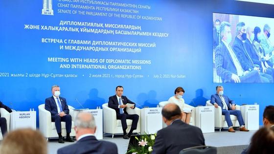 Встреча Маулена Ашимбаева с главами дипломатического корпуса Встреча Маулена Ашимбаева с главами дипломатического корпуса