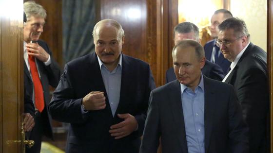 Владимир Путин и Александр Лукашенко на встрече в феврале 2020 Владимир Путин и Александр Лукашенко на встрече в феврале 2020