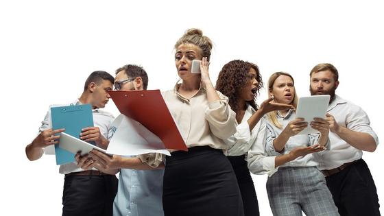Офисные работники в панике Офисные работники в панике