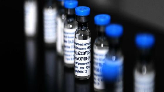 Қазақстандық вакцина алған ерікті азамат Қазақстандық вакцина алған ерікті азамат