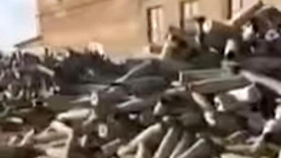 Гильзы от снарядов свалены в кучу Гильзы от снарядов свалены в кучу