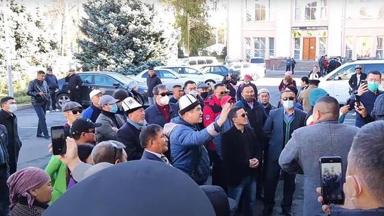 Бішкек әкімдігінің алды Бішкек әкімдігінің алды