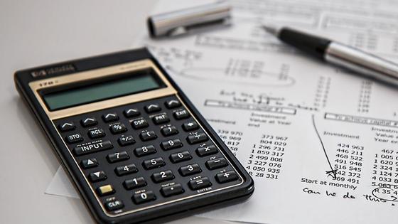 Калькулятор лежит на графике Калькулятор лежит на графике