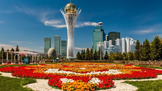 Вид на Байтерек в Нур-Султане Вид на Байтерек в Нур-Султане