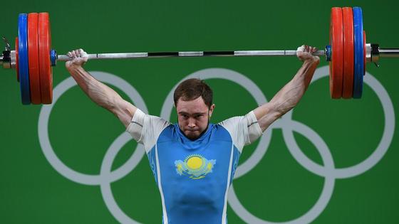 Тяжелоатлет Денис Уланов Тяжелоатлет Денис Уланов
