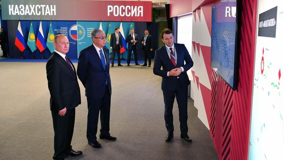 Касым-Жомарт Токаев и Владимир Путин Касым-Жомарт Токаев и Владимир Путин