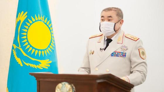 Тұрғымбаев қызметте көзге түскен полицейлерді марапаттады Тұрғымбаев қызметте көзге түскен полицейлерді марапаттады