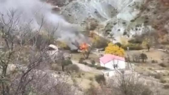 Армяндар үйлерін өртеп жатыр Армяндар үйлерін өртеп жатыр