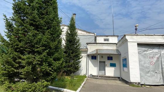 Вход в колонию строгого режима в ВКО Вход в колонию строгого режима в ВКО