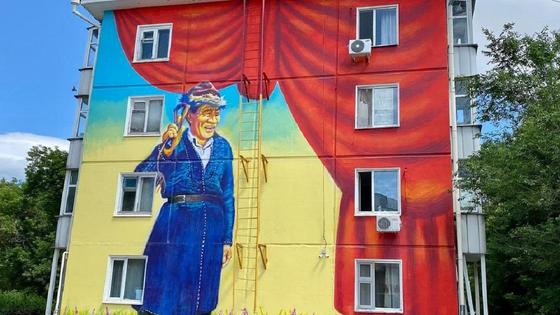 Мурал с Шакеном Аймановым Мурал с Шакеном Аймановым