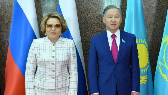 Нурлан Нигматулин и Валентина Матвиенко Нурлан Нигматулин и Валентина Матвиенко