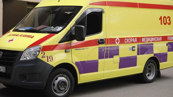 Автомобиль скорой помощи стоит Автомобиль скорой помощи стоит