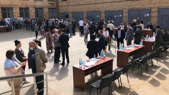 Люди пришли на ярмарку вакансий Люди пришли на ярмарку вакансий
