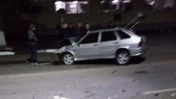 Два автомобиля столкнулись на дороге Два автомобиля столкнулись на дороге