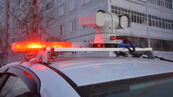 Полицейский автомобиль с мигалками Полицейский автомобиль с мигалками