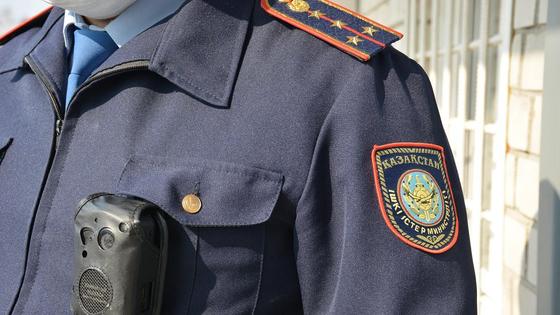 Полицейский в форме Полицейский в форме