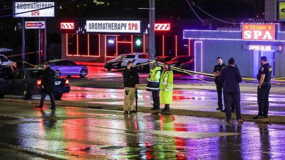 Полиция на месте стрельбы Полиция на месте стрельбы