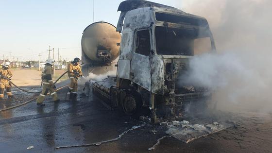 Автомобиль сгорел в пожаре Автомобиль сгорел в пожаре
