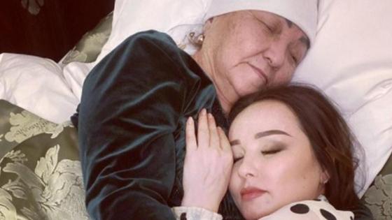 Жазира Байырбекова анасымен Жазира Байырбекова анасымен