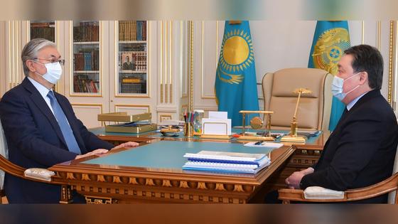 Президент Казахстана Касым-Жомарт Токаев и премьер-министр РК Аскар Мамин Президент Казахстана Касым-Жомарт Токаев и премьер-министр РК Аскар Мамин