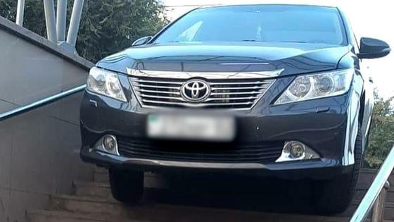 Автомобиль заехал в подземный переход Автомобиль заехал в подземный переход