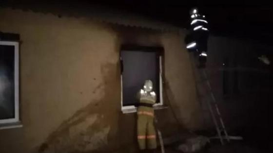16 жастағы қыз үш баланы өрттен алып шықты 16 жастағы қыз үш баланы өрттен алып шықты